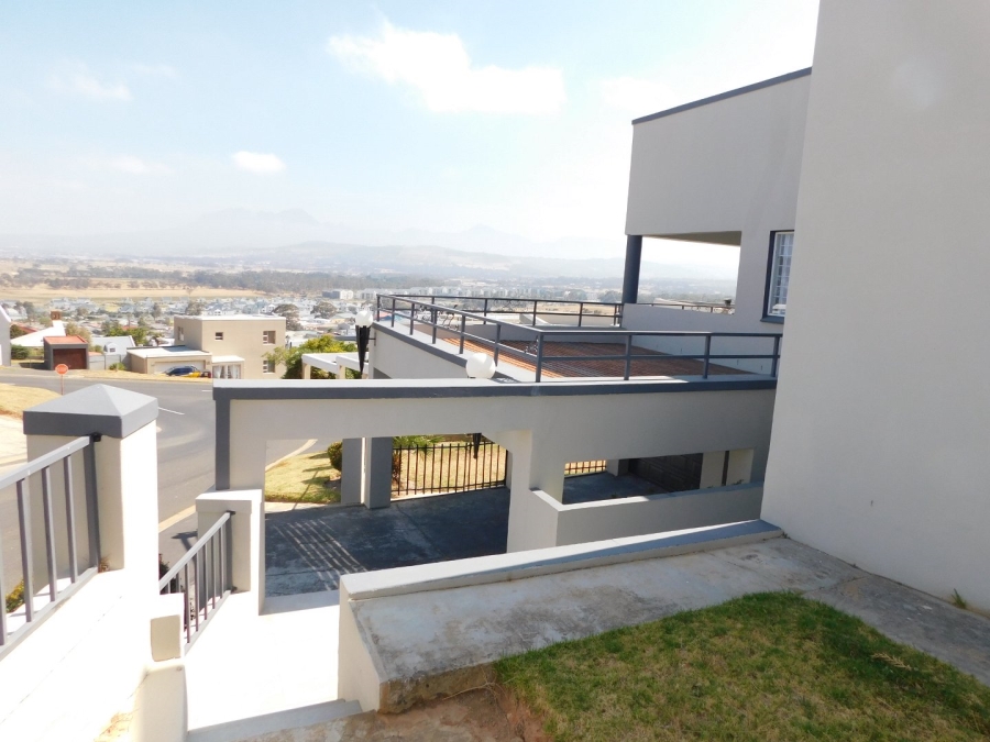 To Let 4 Bedroom Property for Rent in Mountainside Western Cape